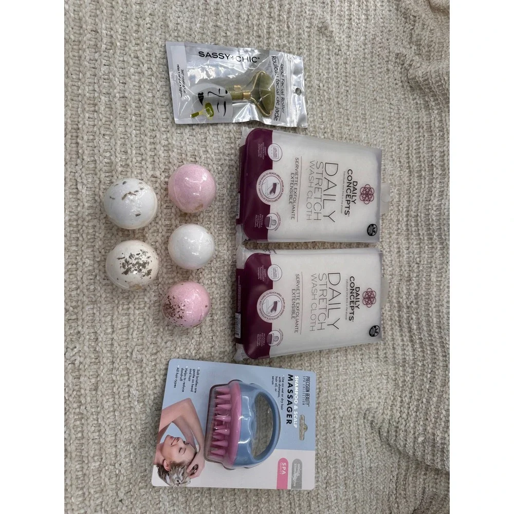 Daily Concepts‎ Spa Gift Set Scalp Massager Jade Roller Stretch Wash Cloths 9pc